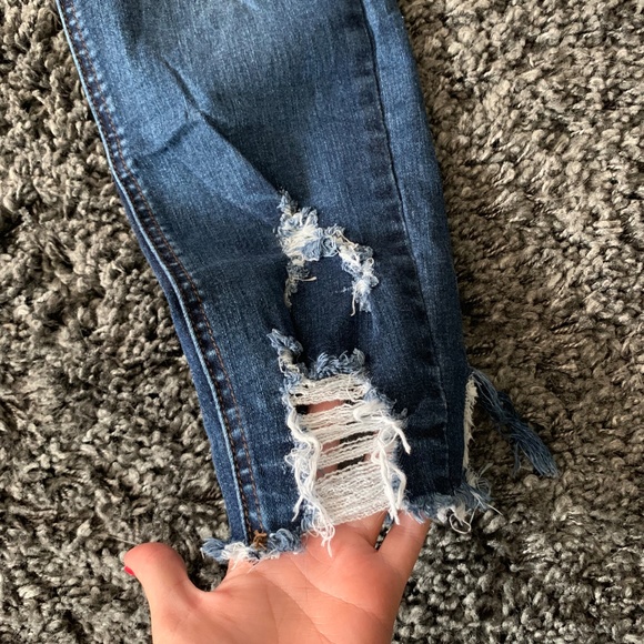 Distressed Cropped Jeans NWOT! - Picture 4 of 8